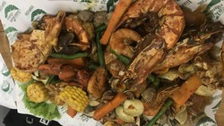 Mencicipi Lezatnya Udang Raja Raksasa dari Papua, Gokil!