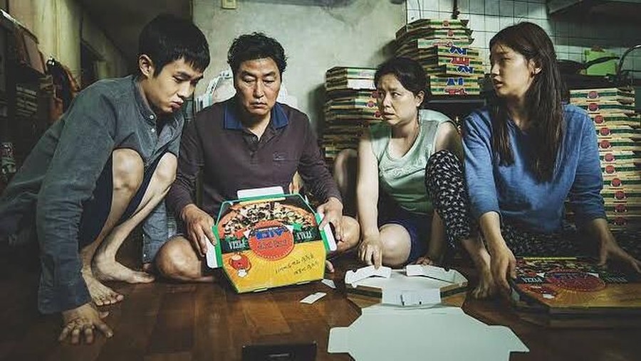 Film Parasite asal Korea Selatan berhasil menang Golden Globe Award untuk Kategori Film Berbahasa Asing Terbaik.