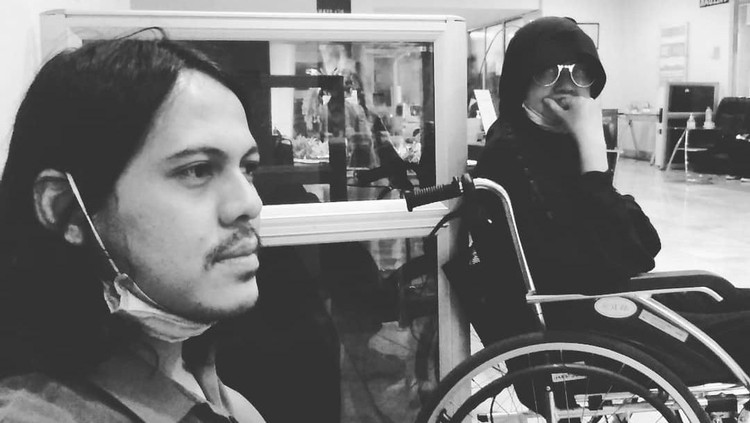 Di akhir hidupnya, Ria Irawan sempat meminta sesuatu kepada suaminya, Mayky Wongkar. Ria merasa kesepian karena hanya berduan sepanjang hari dengan suaminya.