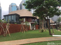 Plataran Senayan: Menikmati Ayam Hutan Kota di Resto Asri Kawasan GBK