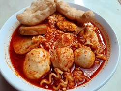 Yuk, Mampir ke 5 Tempat Ini Buat Jajan Seblak Ceker yang Pedas Mampus!