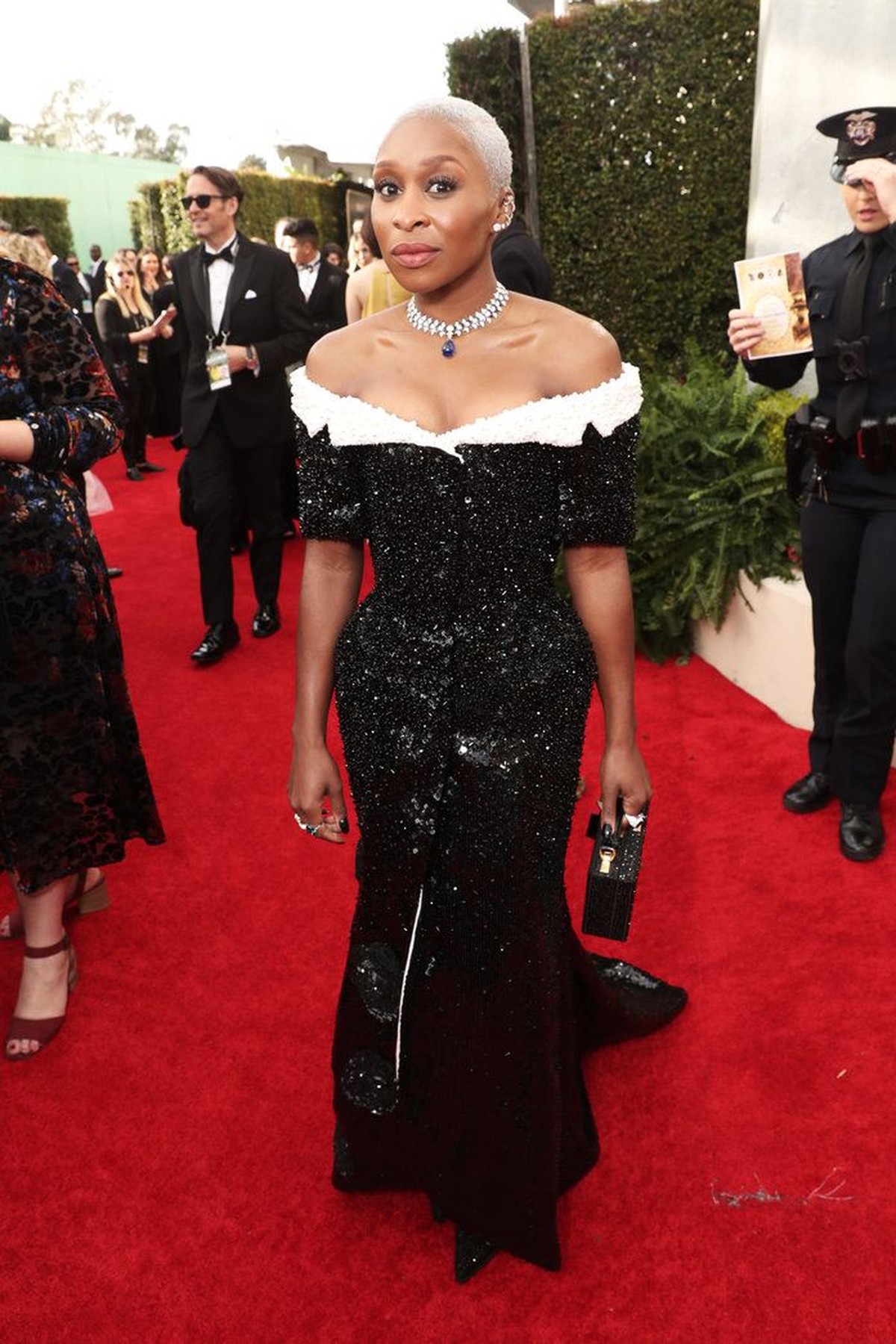 Berikut ini 5 gaya busana terbaik selebriti di ajang red carpet Golden Globe Awards 2020 yang diselenggarakan di Selandia Baru&comma; Minggu &lpar;5&sol;1&rpar;&period;