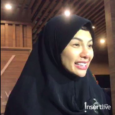 Akhirnya Nikita Mirzani Berhijab Lagi, Cantik Saat Persiapan Umrah