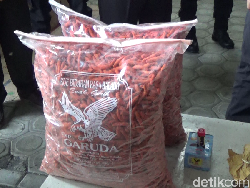 Pakai Telur Busuk, Pabrik Makanan di Lumajang Digerebek