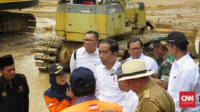 Jokowi Minta Warga Sukajaya Bogor Korban Longsor Direlokasi