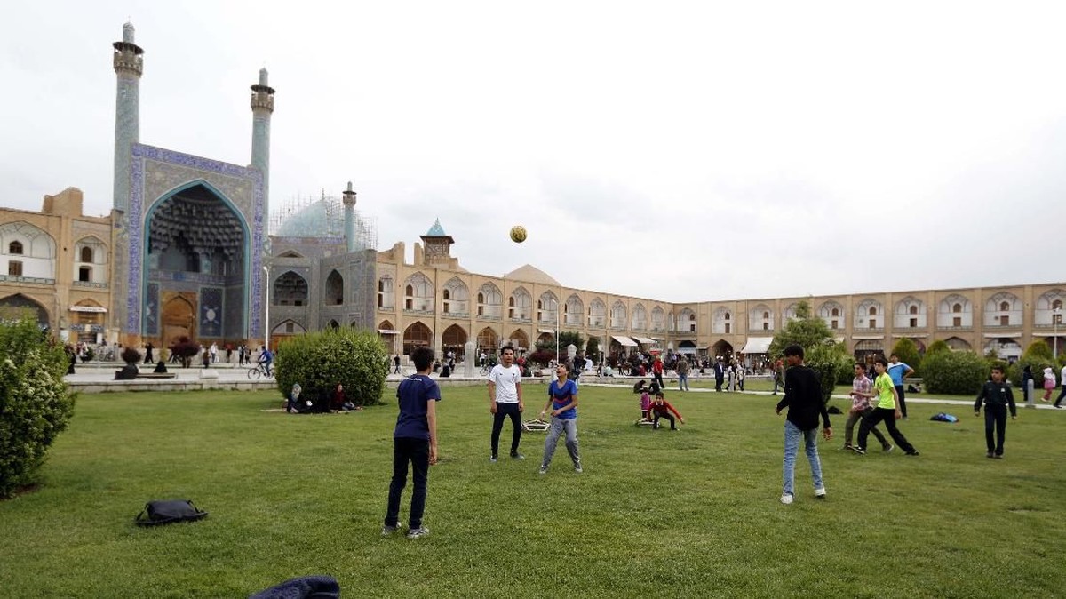 FOTO: Warisan Sejarah Iran yang Tersudut Perang