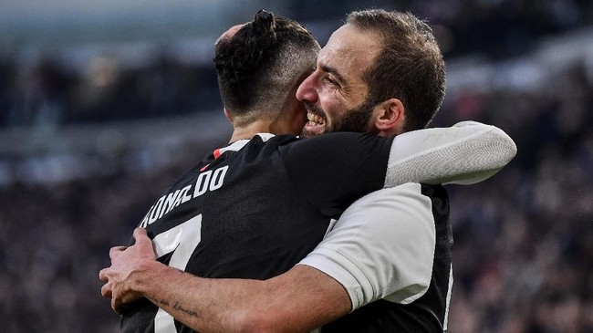 Cristiano Ronaldo dan Lionel Messi adalah sosok istimewa dan mencicipi jadi rekan setim kedua pemain bisa jadi cerita luar biasa.