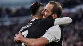 7 Pemain yang Pernah Main Bareng Ronaldo dan Messi