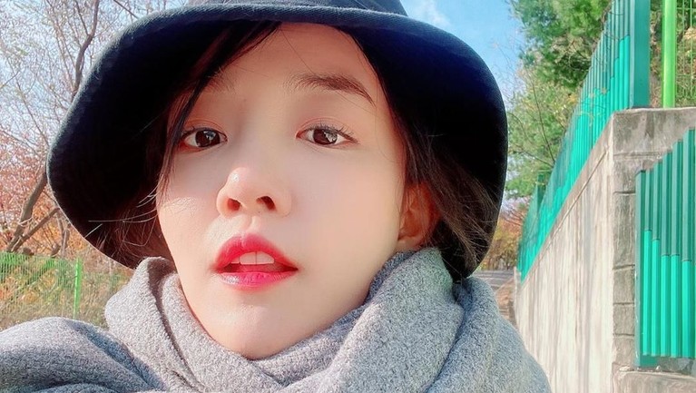 Apa Kabar Younha yang Pernah Gaet RM BTS di Comebacknya? Yunha comeback dengan menggaet RM BTS lewat lagunya, Winter Flower, dan berhasil mendapatkan sambutan yang baik. Lalu apa saja fakta menarik dari Younha?