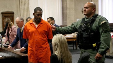 img-title R. Kelly Divonis 30 Tahun Penjara Kasus Pelecehan Seks pada Anak & Wanita
