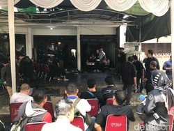 Ibunda Vino G Bastian Tutup Usia