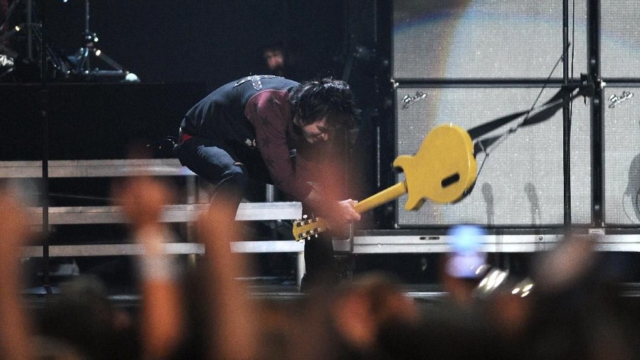 LAS VEGAS, NV - SEPTEMBER 21:  Frontman Billie Joe Armstrong of Green Day smashes his guitar as he performs onstage during the 2012 iHeartRadio Music Festival at the MGM Grand Garden Arena on September 21, 2012 in Las Vegas, Nevada.  (Photo by Isaac Brekken/Getty Images for Clear Channel)