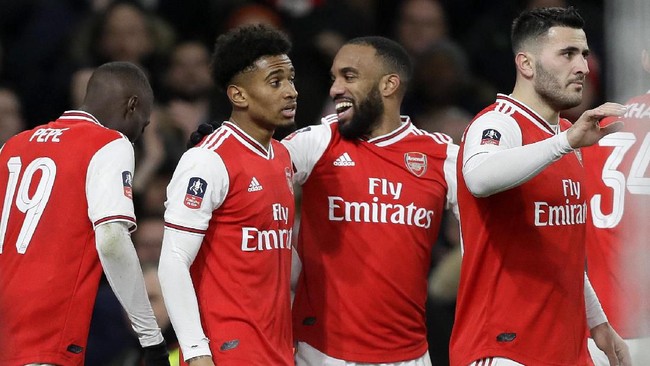Arsenal melangkah ke babak keempat Piala FA setelah menang tipis 1-0 atas klub Divisi Championship, Leeds United, Selasa (7/1) dini hari WIB.
