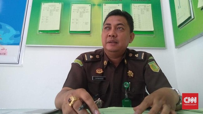 Jaksa mengembalikan berkas tersangka kasus penembakan mahasiswa Universitas Halu Oleo Kendari, Randi, yang tewas saat demonstrasi 26 September 2019.