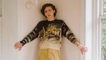Timothee Chalamet Perankan Bob Dylan Dalam Biopik 'Going Electric'