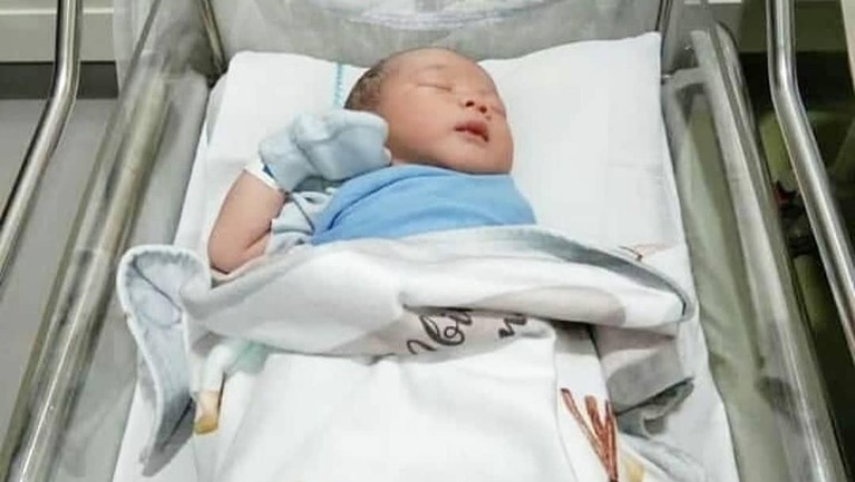 6 Potret Kebahagiaan Ahok & Puput Dikaruniai Bayi Laki-laki Anak pertama Basuki Tjahja Purnama dan Puput Nastiti Devi lahir pada 6 Januari 2020 kemarin. Bayi itu diberi nama Yosafat Abimanyu Purnama.