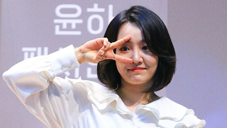 Apa Kabar Younha yang Pernah Gaet RM BTS di Comebacknya? Yunha comeback dengan menggaet RM BTS lewat lagunya, Winter Flower, dan berhasil mendapatkan sambutan yang baik. Lalu apa saja fakta menarik dari Younha?