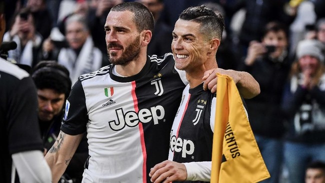 Pelatih Juventus Maurizio Sarri mengungkapkan rahasia Cristiano Ronaldo berhasil mencetak hattrick ke gawang Cagliari.