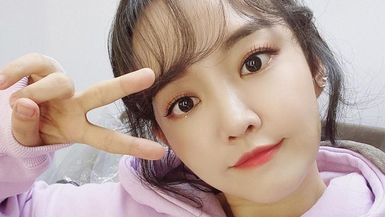 Yunha comeback dengan menggaet RM BTS lewat lagunya, Winter Flower, dan berhasil mendapatkan sambutan yang baik. Lalu apa saja fakta menarik dari Younha?