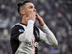 Wow! Ada Robot Raksasa Ronaldo di Italia