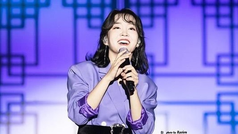 Yunha comeback dengan menggaet RM BTS lewat lagunya, Winter Flower, dan berhasil mendapatkan sambutan yang baik. Lalu apa saja fakta menarik dari Younha?