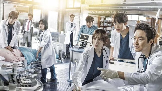 SBS mengungkapkan sedang membahas rencana pembuatan drama Dr. Romantic 3. Namun, belum dapat dikonfirmasi pemain musim terbaru Dr. Romantic 3.