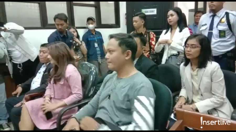 Suami Jenita Janet ungkap alasan yang menyebabkan dirinya digugat cerai sang istri.
