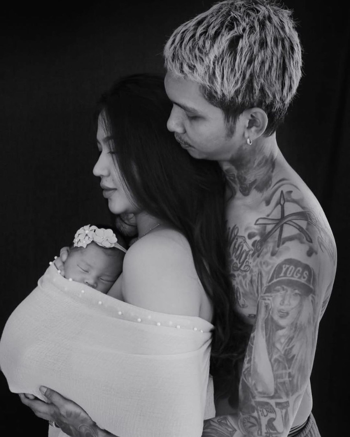 Baru diekspos&comma; begini potret menggemaskan putri Younglex dan sang istri&comma; Eriska&period;