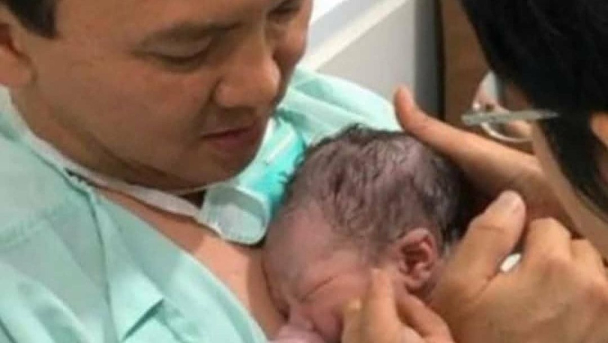 Anak pertama Basuki Tjahja Purnama dan Puput Nastiti Devi lahir pada 6 Januari 2020 kemarin&period; Bayi itu diberi nama Yosafat Abimanyu Purnama&period; 