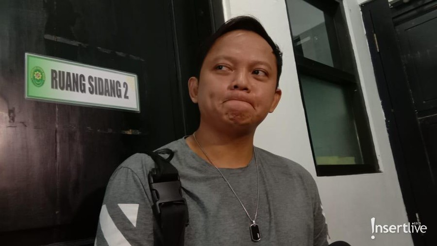 Suami Jenita Janet masih berharap bisa bersatu dengan istrinya kembali meski telah digugat cerai.
