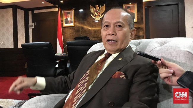 Anggota Majelis Tinggi Partai (MTP) Demokrat menyindir balik soal ideologi yang diusung Partai Demokrat pimpinan Kepala Staf Kepresidenan (KSP) Moeldoko.