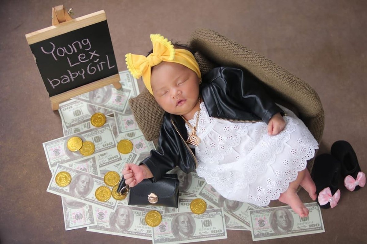 Baru diekspos&comma; begini potret menggemaskan putri Younglex dan sang istri&comma; Eriska&period;