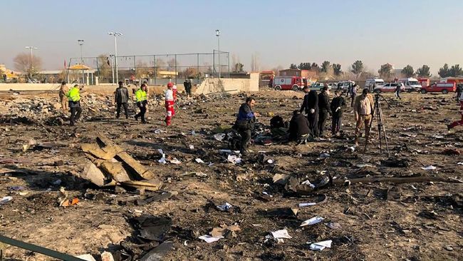 Akui Tembak Jatuh Pesawat Ukraina, Iran Tuai Gelombang Protes Ratusan pedemo berunjuk rasa di Ibu Kota Teheran memprotes keteledoran militer Iran yang telah menembak jatuh pesawat komersial Ukraina secara tak sengaja.