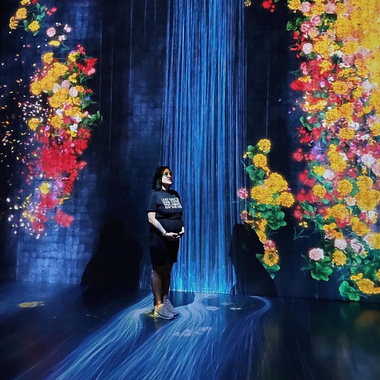 Mutia Ayu baru saja menunjukkan kehamilan besar di akun Instagram. Oleh karena itu, intip transformasi istri Glenn Fredly sebelum dan sesudah hamil yuk!