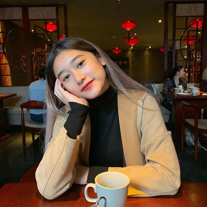 <p>Amanda Caesa merupakan anak Parto Patrio dari istri kedua. Gadis berusia 17 tahun ini beberapa kali membuat video di YouTube bersama sang ayah. Amanda terlihat cantik dengan rambutnya yang dicat ombre. (Foto: Instagram @amandacaesaa)</p>