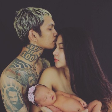 Young Lex Foto Keluarga Tidak Pakai Baju, Netizen: Keluarga SWAG!