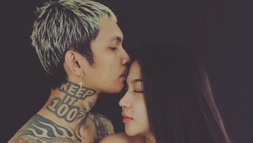 Young Lex Foto Keluarga Tidak Pakai Baju, Netizen: Keluarga SWAG!