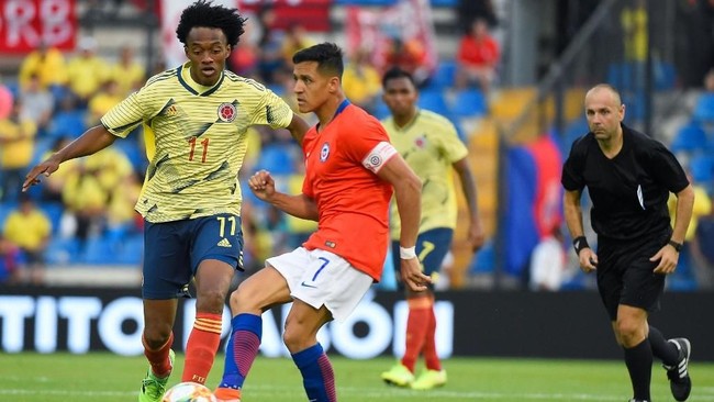 Patung striker Inter Milan Alexis Sanchez yang berada di kota kelahirannya di Tocopilla, Chile, rusak akibat serangan vandal.