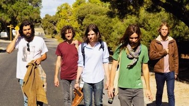 img-title Lirik Lagu The Boat I Row - Tame Impala