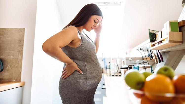 Ketika hamil, sebaiknya Bunda menghindari aktivitas berikut ini. Beberapa pekerjaan rumah ini bisa membuat kehamilan Bunda jadi berisiko. Wajib dicatat nih.