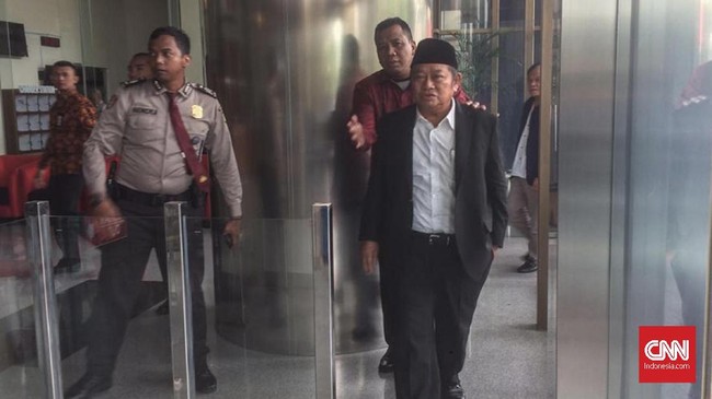 Bupati Sidoarjo Saiful Ilah tiba di Gedung Merah Putih KPK Jakarta, Rabu (8/1) untuk menjalani pemeriksaan usai terjerat OTT di Jawa Timur.