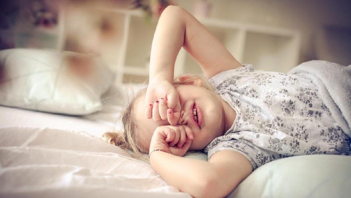 Ilustrasi anak bangun tidur