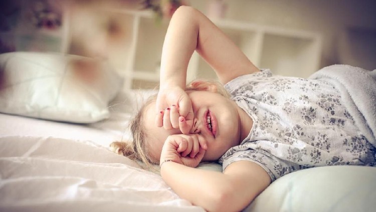 Ilustrasi anak bangun tidur