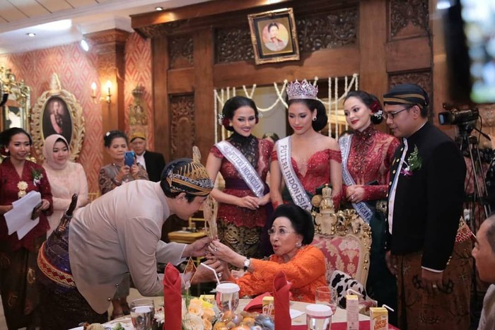 Para Puteri Indonesia di Ulang Tahun Ke-92 Mooryati Soedibyo