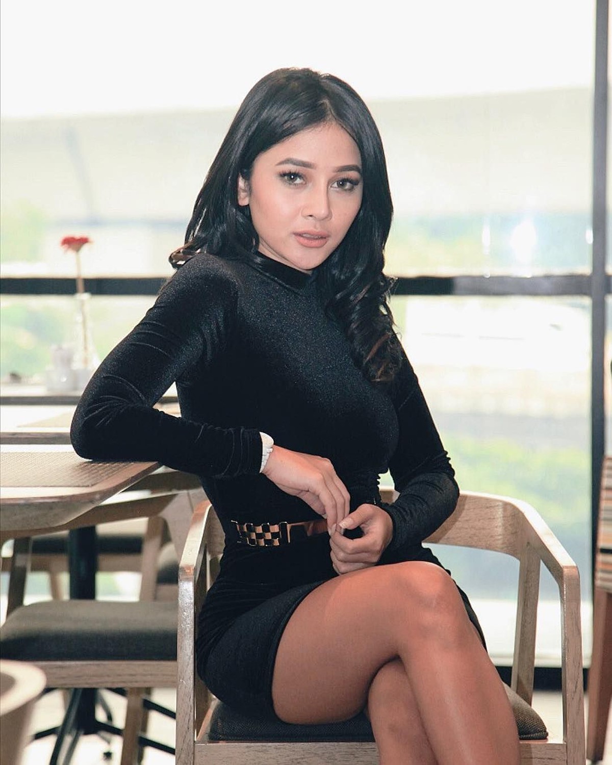 Mutia Ayu baru saja menunjukkan kehamilan besar di akun Instagram&period; Oleh karena itu&comma; intip transformasi istri Glenn Fredly sebelum dan sesudah hamil yuk&excl;