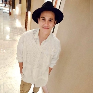 Ini Dia Alasan Vino Bastian Hanya Follow Instagram Marsha Timothy