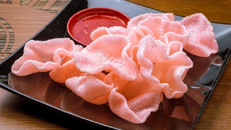 Berikut ini cara tepat menggoreng kerupuk agar mendapatkan hasil mengembang dan tidak melempem. Simak juga kata pakar soal memberikan kerupuk pada anak.