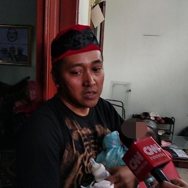 Jelang Hasil Autopsi Lina Diumumkan, Teddy Bawa Anak ke Kantor Polisi