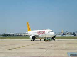 Pesawat Tergelincir Akibatkan Bandara Ditutup Sementara
