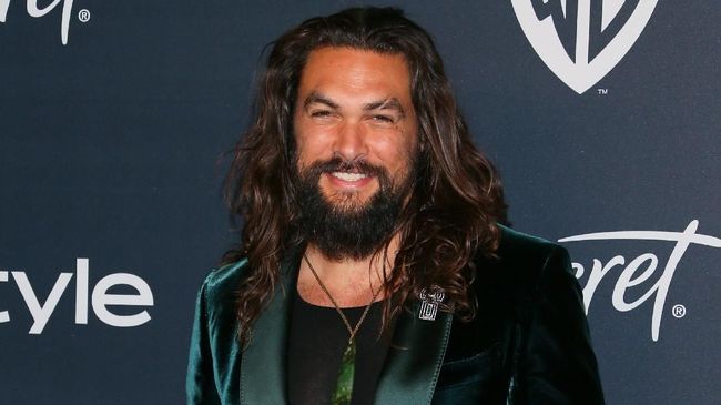 Pemain Sambut Kedatangan Jason Momoa di F10